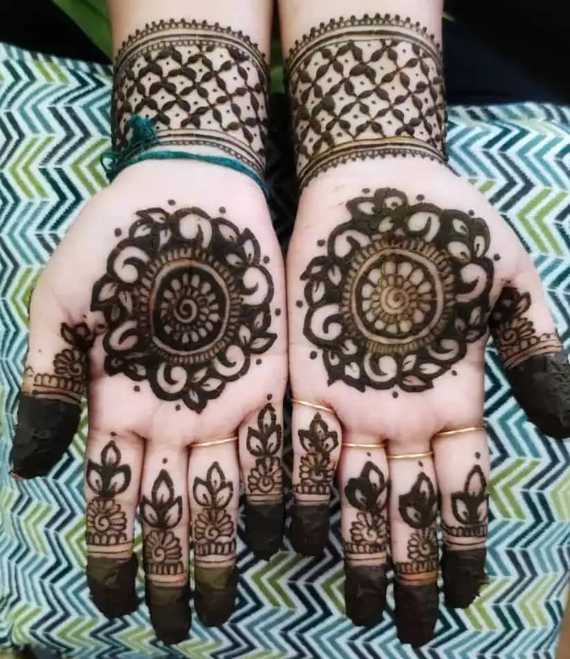 Simple Circle Mehndi Design