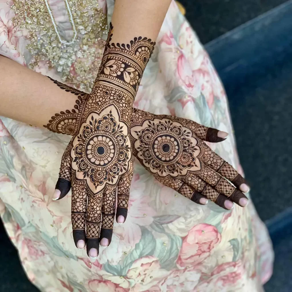 Simple Circle Mehndi Design