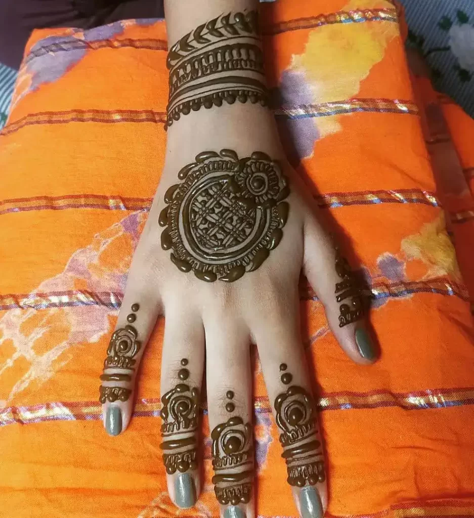 Simple Circle Mehndi Design