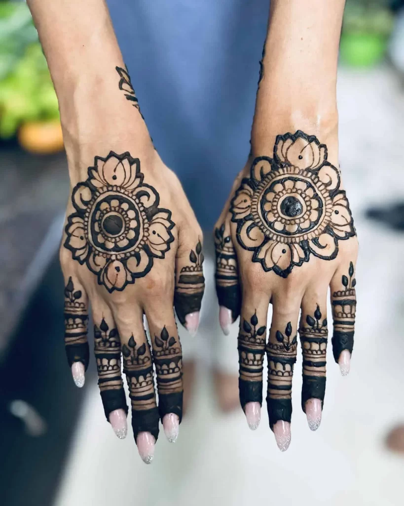 Simple Circle Mehndi Design