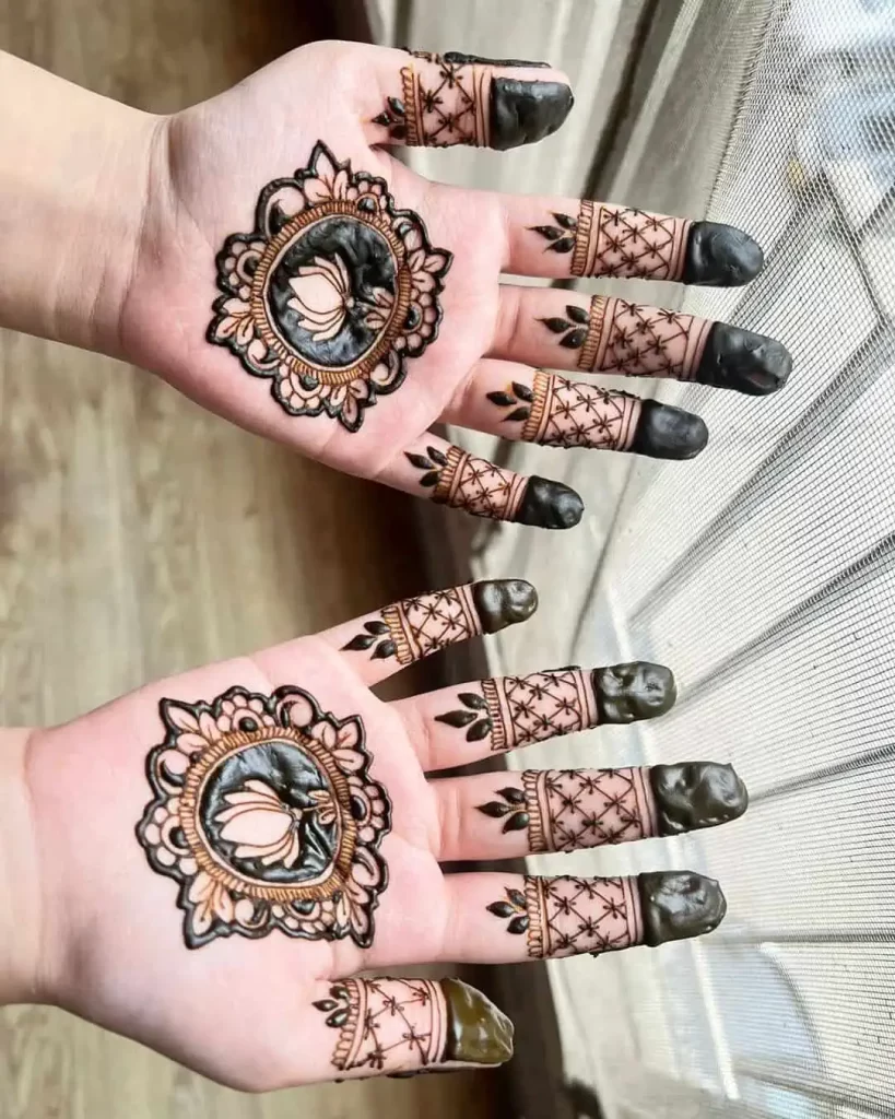 Simple Circle Mehndi Design