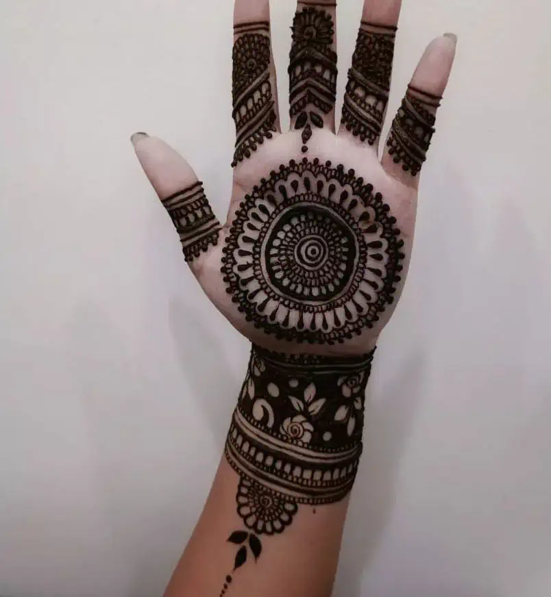 Simple Circle Mehndi Design