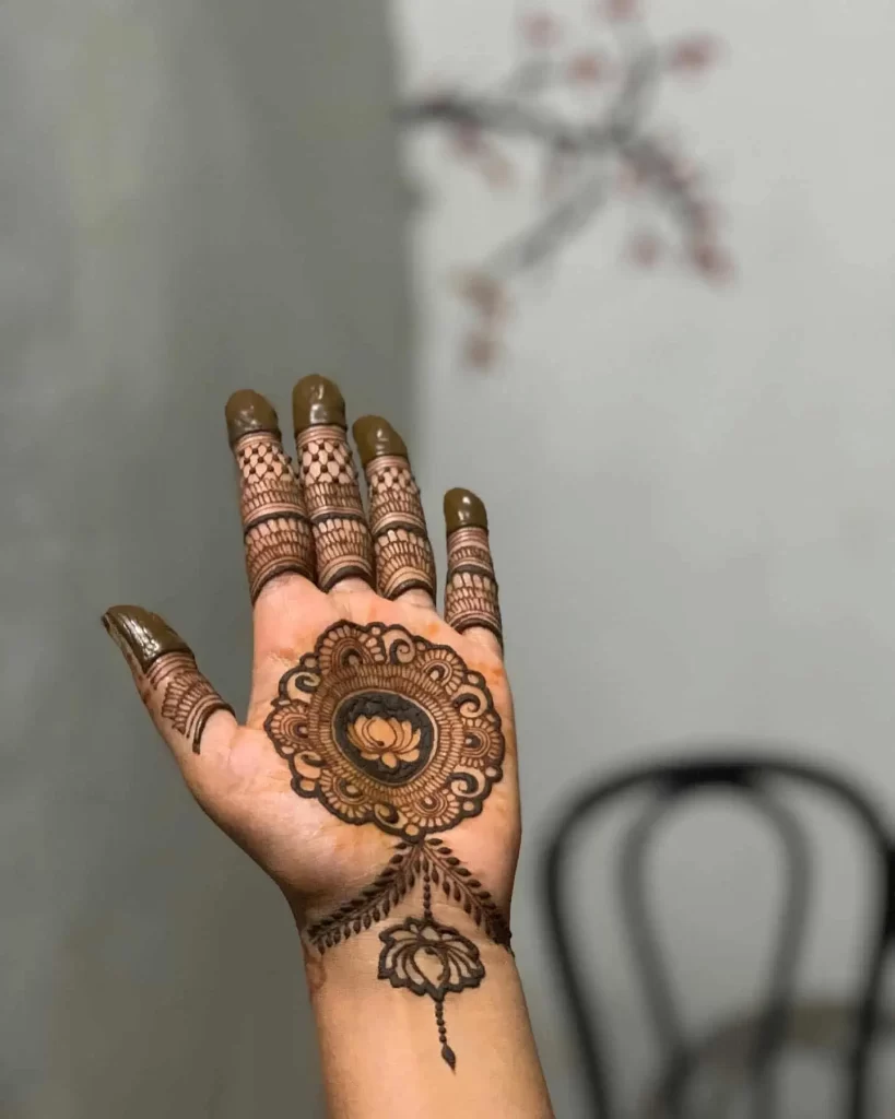 Simple Circle Mehndi Design