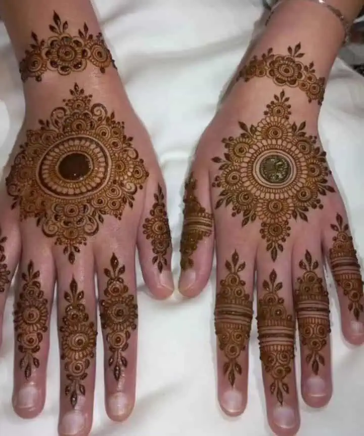 Simple Circle Mehndi Design