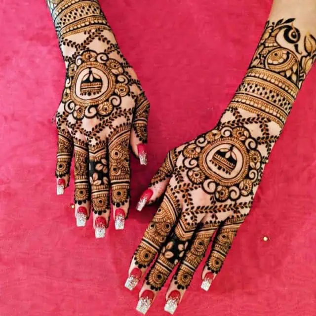 Round Mehndi Design for Back Hand