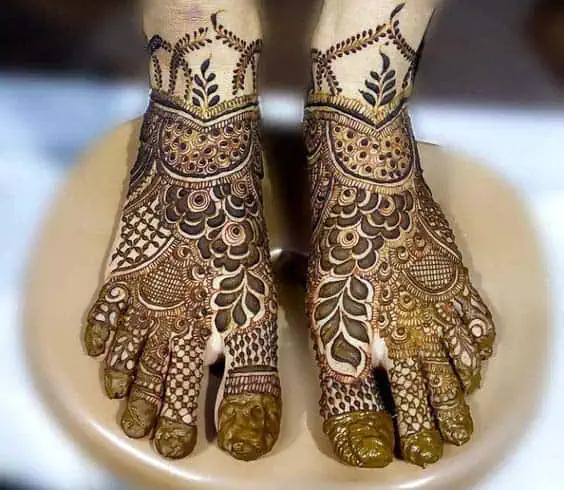 Simple and Easy Foot Mehndi Design