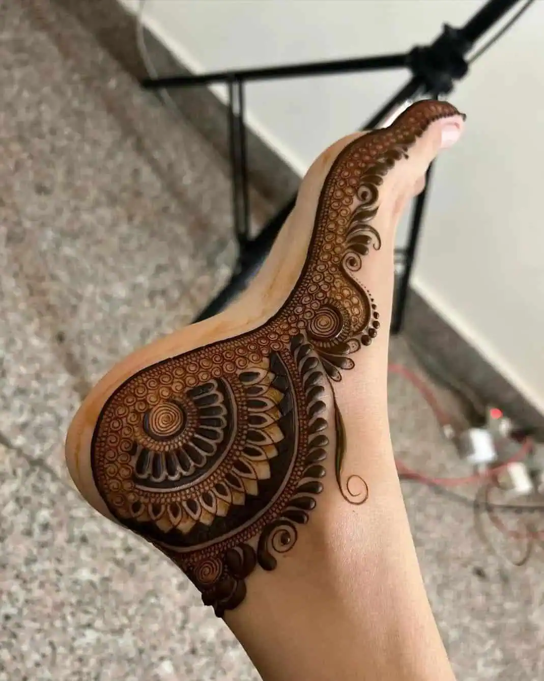 Simple and Easy Foot Mehndi Design