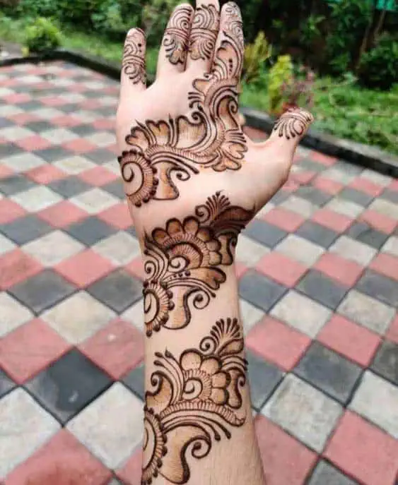 Latest Bangle Style Mehndi Design Trends You’ll Love